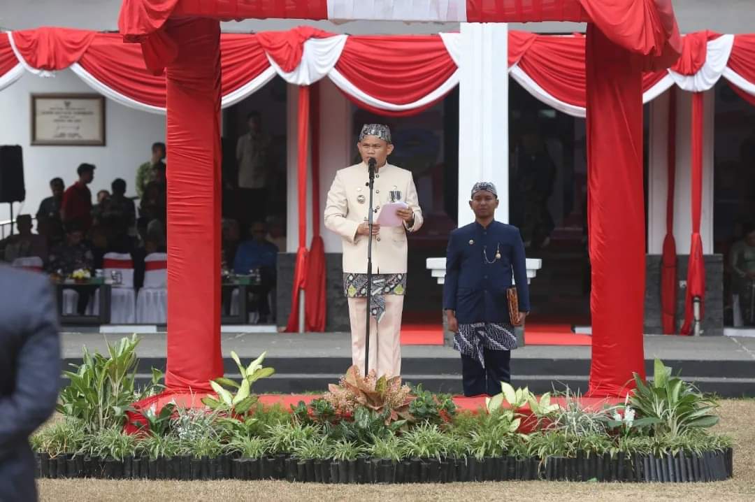 Pj Walikota Dr Cheka Jadi Inspektur Upacara Hari Jadi Kota Tasikmalaya ke 22 Dirangkaian Pemberian Penghargaan Kepada Masyakat Yang Berprestasi.