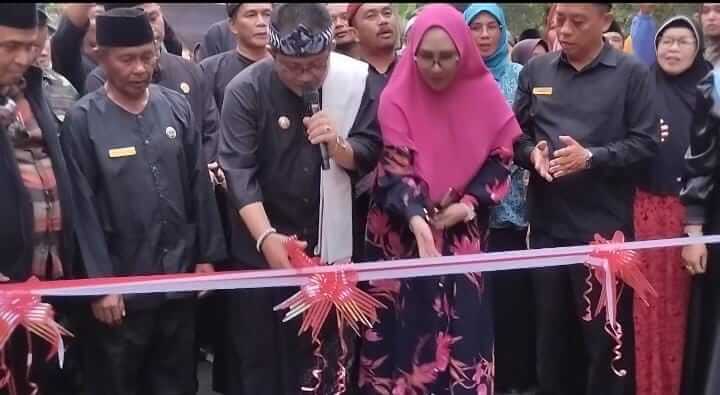 Jembatan Rompe Yang Menghubungkan Tiga Desa Diantaranya Desa Padasuka, Desa Sukamenak dan Desa Sukakarsa Diresmikan Bupati Tasikmalaya.