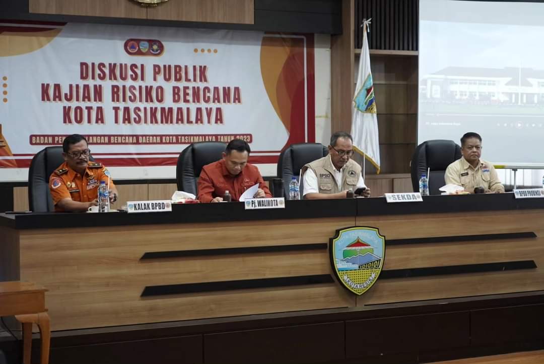 Pj Walikota Dr Cheka Membuka Secara Resmi Diskusi Publik Kajian Resiko Bencana Kota Tasikmalaya.