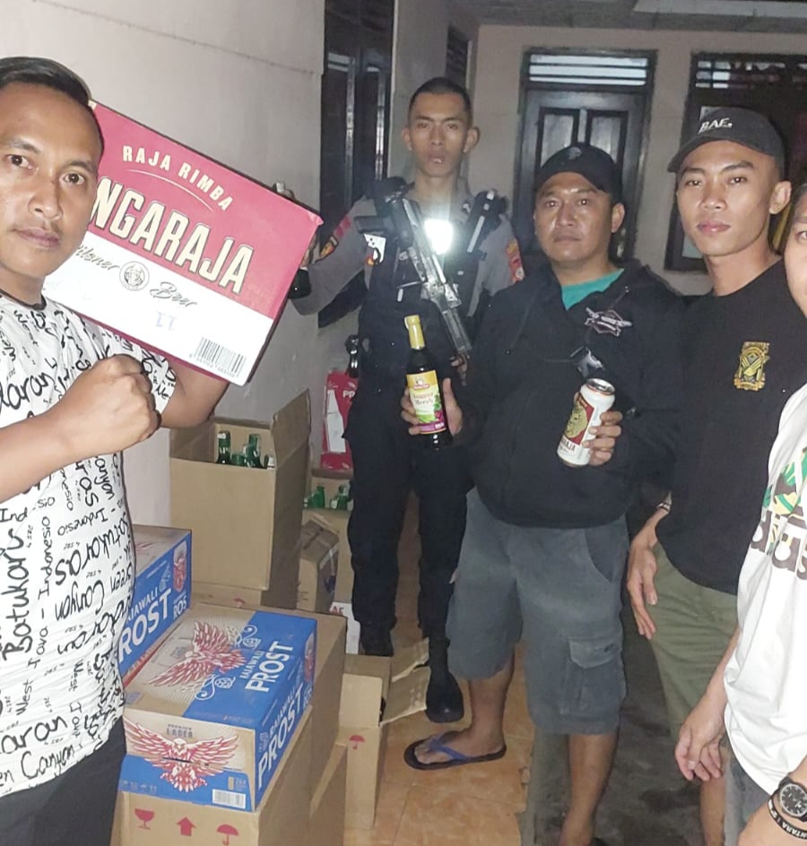 Patroli Samapta Polres Tasikmalaya Kota, Amankan Minibus Angkut Puluhan Dus Miras.