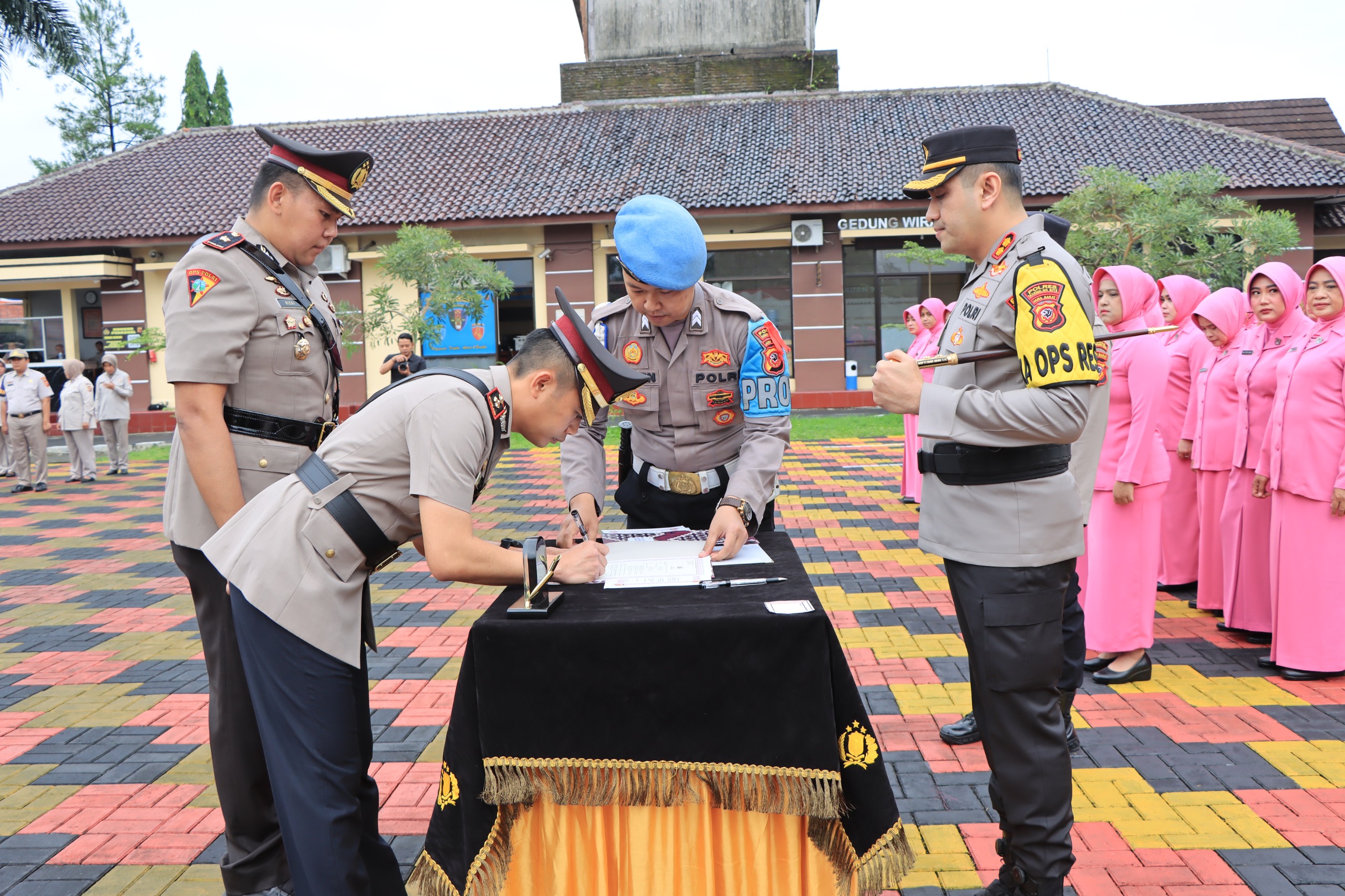 Kapolres Tasikmalaya Kota Pimpin Sertijab Wakapolres, Kapolsek Pagerageung, Kapolsek Sukaresik, Kapolsek Karangjaya dan Kasiwas.