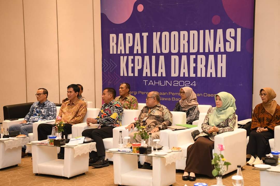Pj Gubernur Jabar Bey Membuka Secara Resmi Rapat Koordinasi Kepala Daerah Se -Jawa Barat