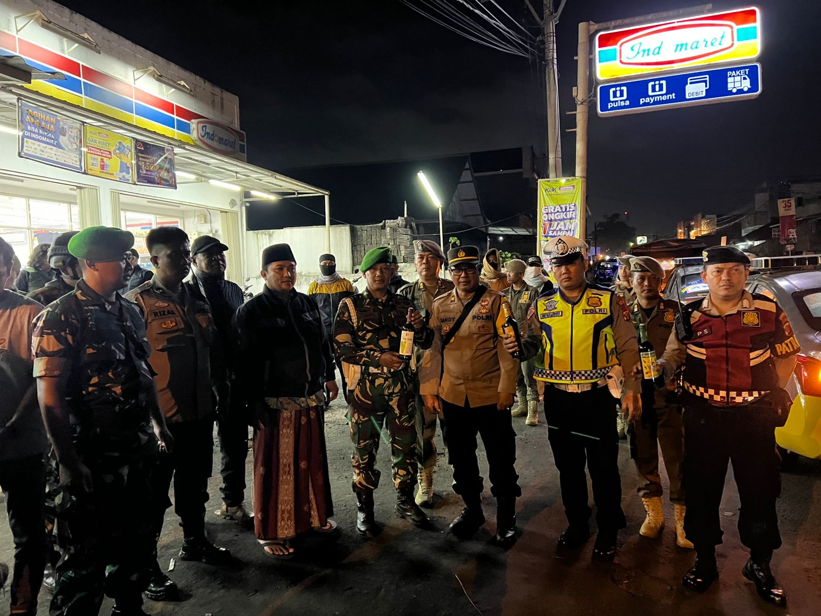 Polres Tasik Kota Gelar Patroli Cipta Kondisi Gabungan TNI-Polri dan Satpol PP, Amankan Puluhan Botol Miras.