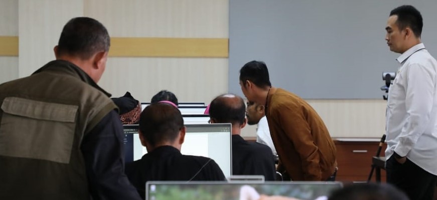 Bimtek Aplikasi Smart Kelom Dirancang Untuk Mempermudah Proses Administrasi Pemerintahan di Tingkat Kelurahan.