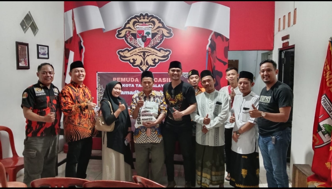 MPC Pemuda Pancasila Kota Tasikmalaya Bagiikan 50 Paket Sembako Kepada Warga Tanjungmulang.
