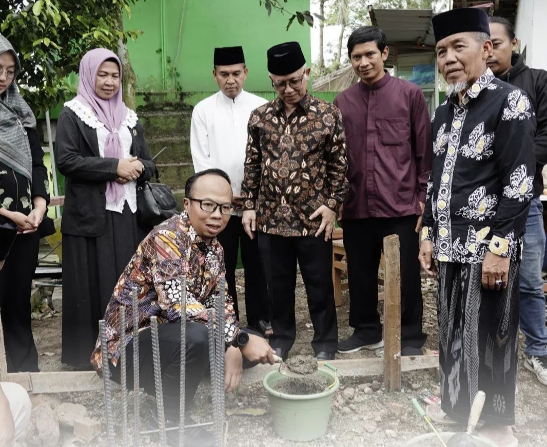 Walikota Viman Dampingi Wamen Dikdasmen Atip Resmikan Ruang Kelas dan Peletakan Batu Pertama SMP Persis Gandok..