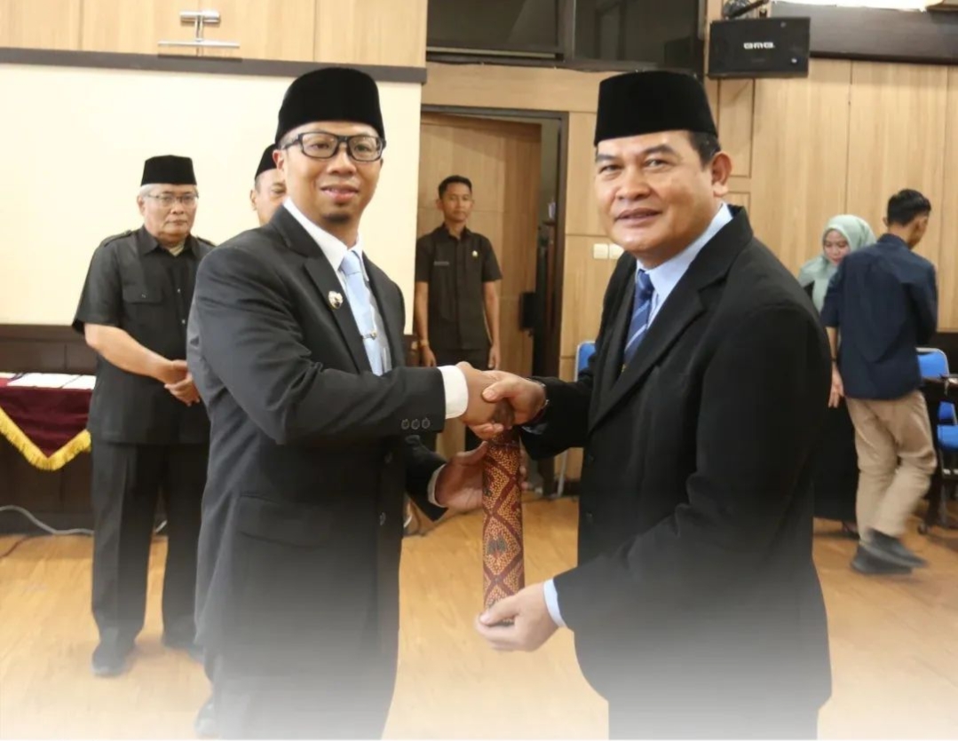 Wali Kota Tasikmalaya Viman Lantik dan Mengambil Sumpah Jabatan Drs H.Maman R Setiadi Kepala Dinas Kependudukan dan Pencatatan Sipil.